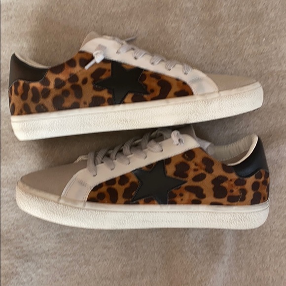 JUSTINE FAUX SUEDE LEOPARD SNEAKER Vici - Picture 3 of 5